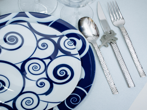 59 pieces dinner set decorated with swarovski crystals 